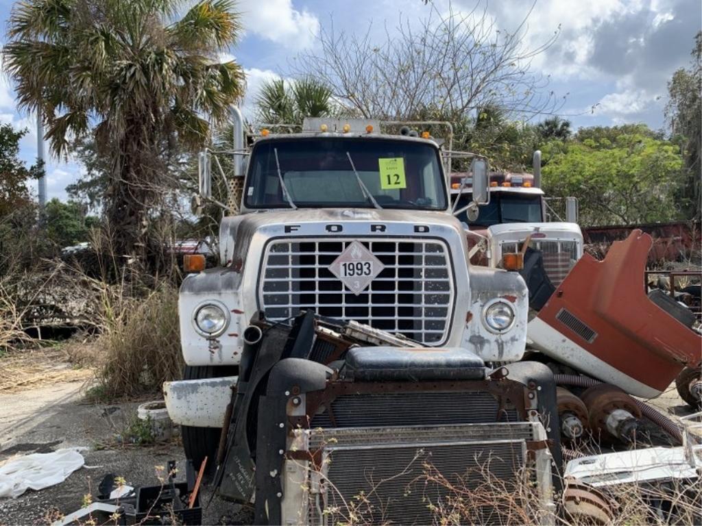 1978 FORD FUEL TANK WAGON WITH CATERPILLAR 3208