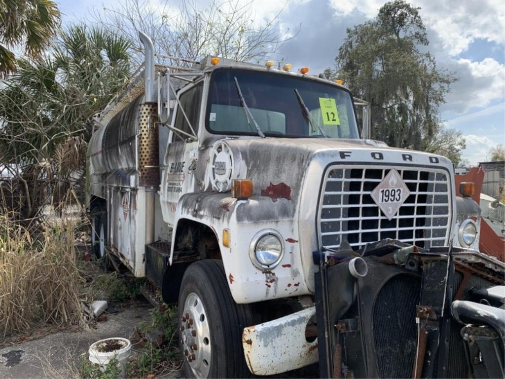 1978 FORD FUEL TANK WAGON WITH CATERPILLAR 3208