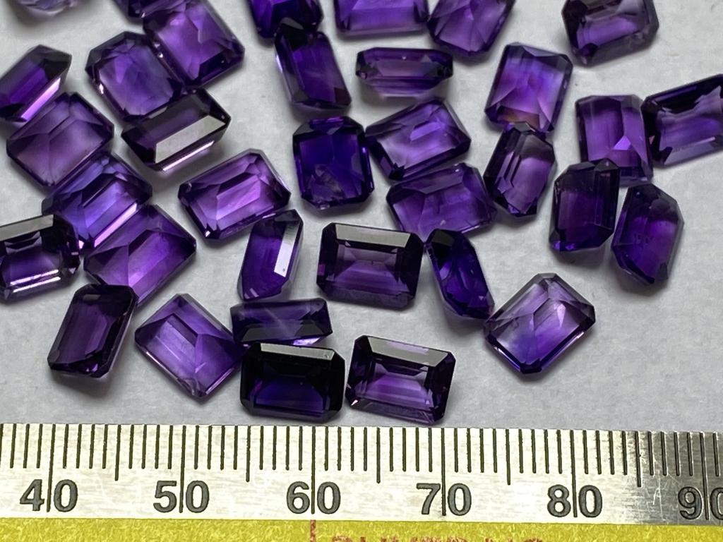 LOT CONSISTING OF LOOSE AMETHYST