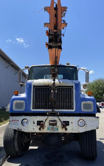 2002 INTERNATIONAL CRANE (MODEL 1300) TRUCK (TRUCK 11)