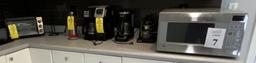 LOT CONSISTING OF ASSORTED SMALL APPLIANCES