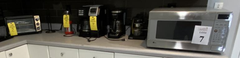 LOT CONSISTING OF ASSORTED SMALL APPLIANCES