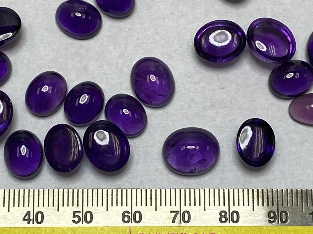 LOT CONSISTING OF LOOSE AMETHYST