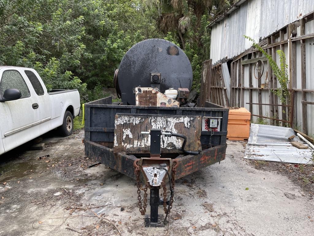 2000 UTILITY TRAILER WITH 1,000 GALLON AGITATED