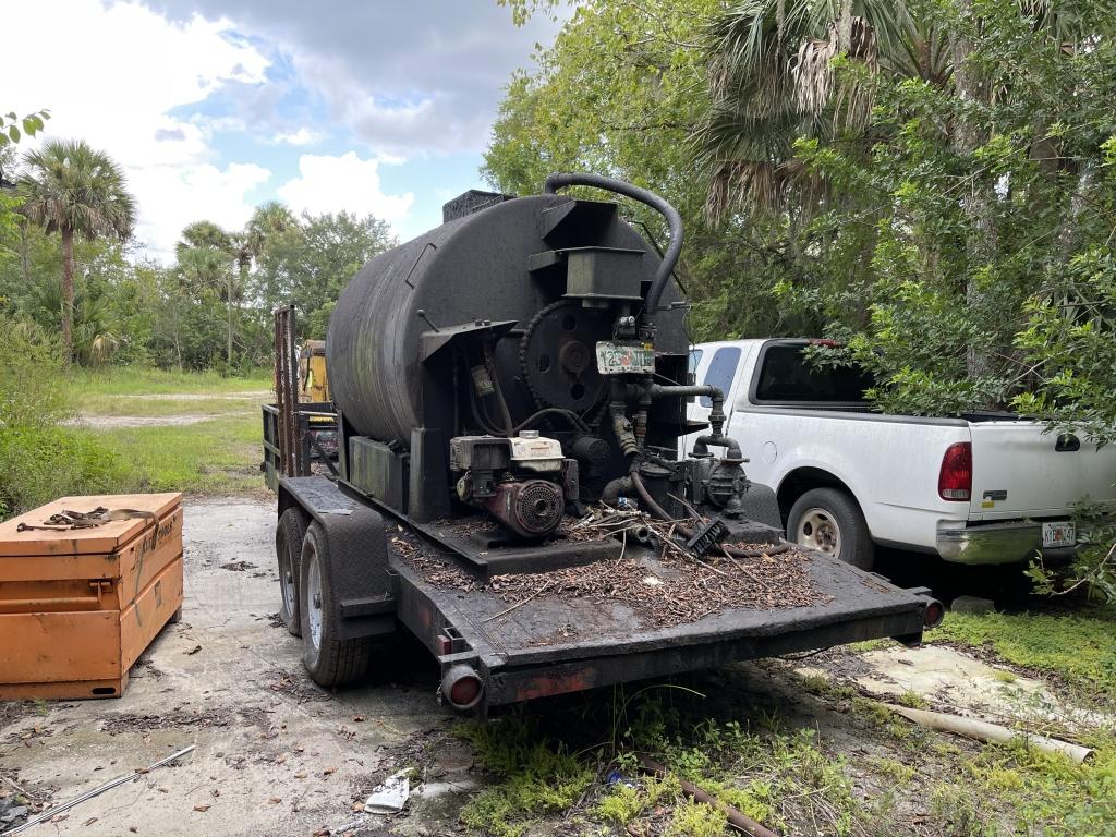 2000 UTILITY TRAILER WITH 1,000 GALLON AGITATED