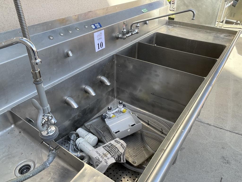 4 BASIN STAINLESS STEEL SINK WITH SUSPENDED NOZZLE