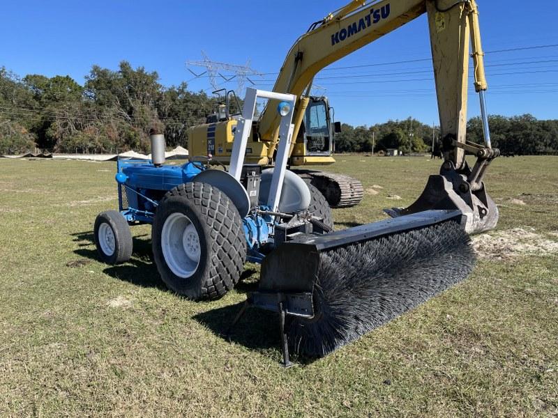 FORD 3000 GRADING TRACTOR WITH BOX/BRUSHHOG