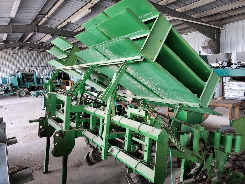 RENALDO 3 ROW MANUAL TRANSPLANTER IMPLEMENT