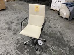 *NEW IN BOX* DAVIS SOLO 10 CHAIR