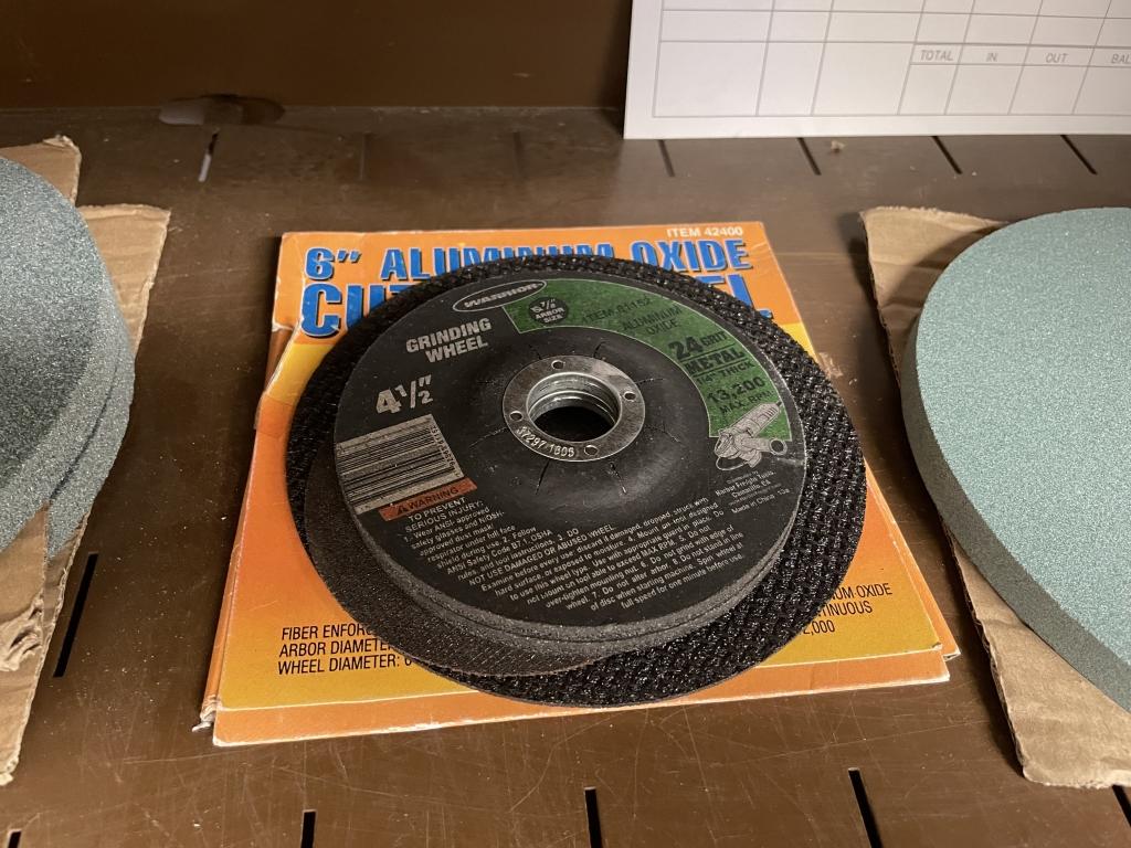 LOT CONSISTING OF ASSORTED GRINDING WHEELS