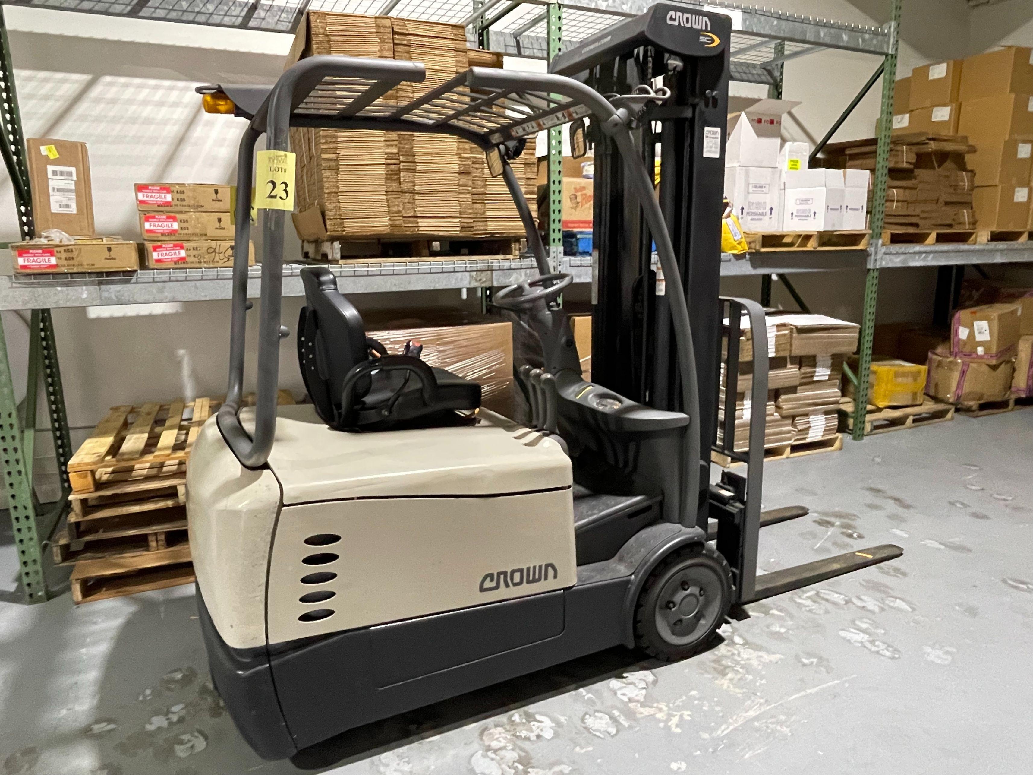 CROWN SC ELECTRIC SIT-DOWN FORK LIFT