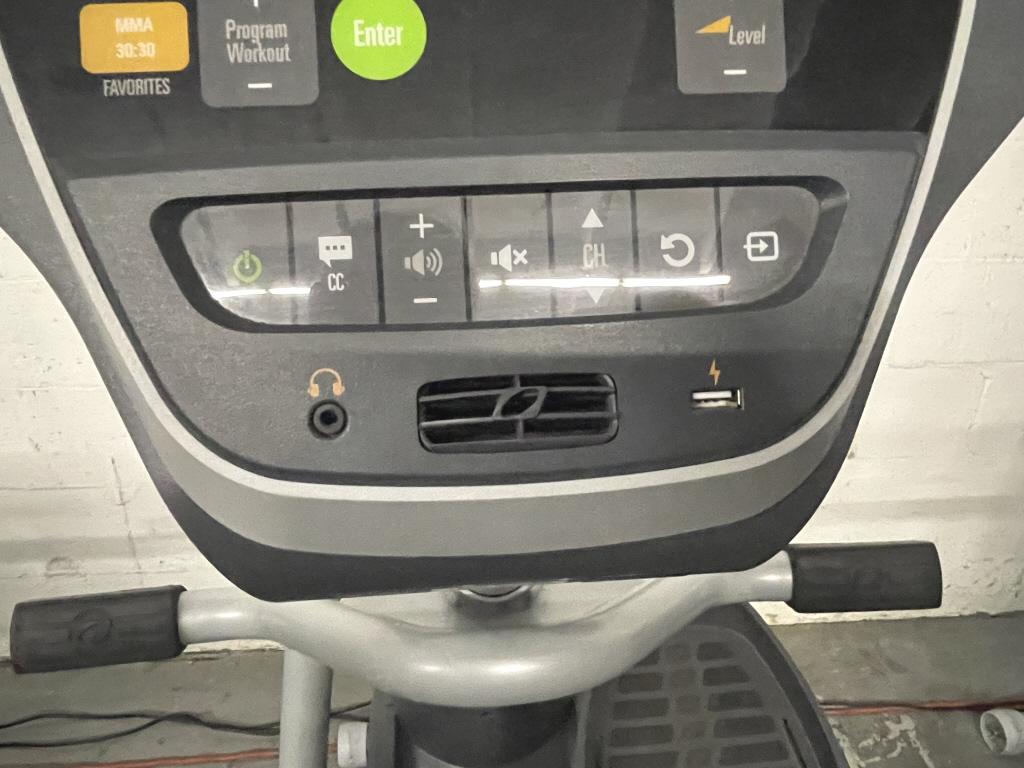 OCTANE FITNESS RECUMBENT ELLIPTICAL CROSS TRAINER