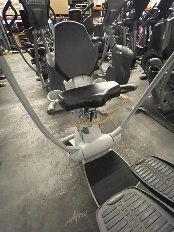 OCTANE FITNESS RECUMBENT ELLIPTICAL CROSS TRAINER