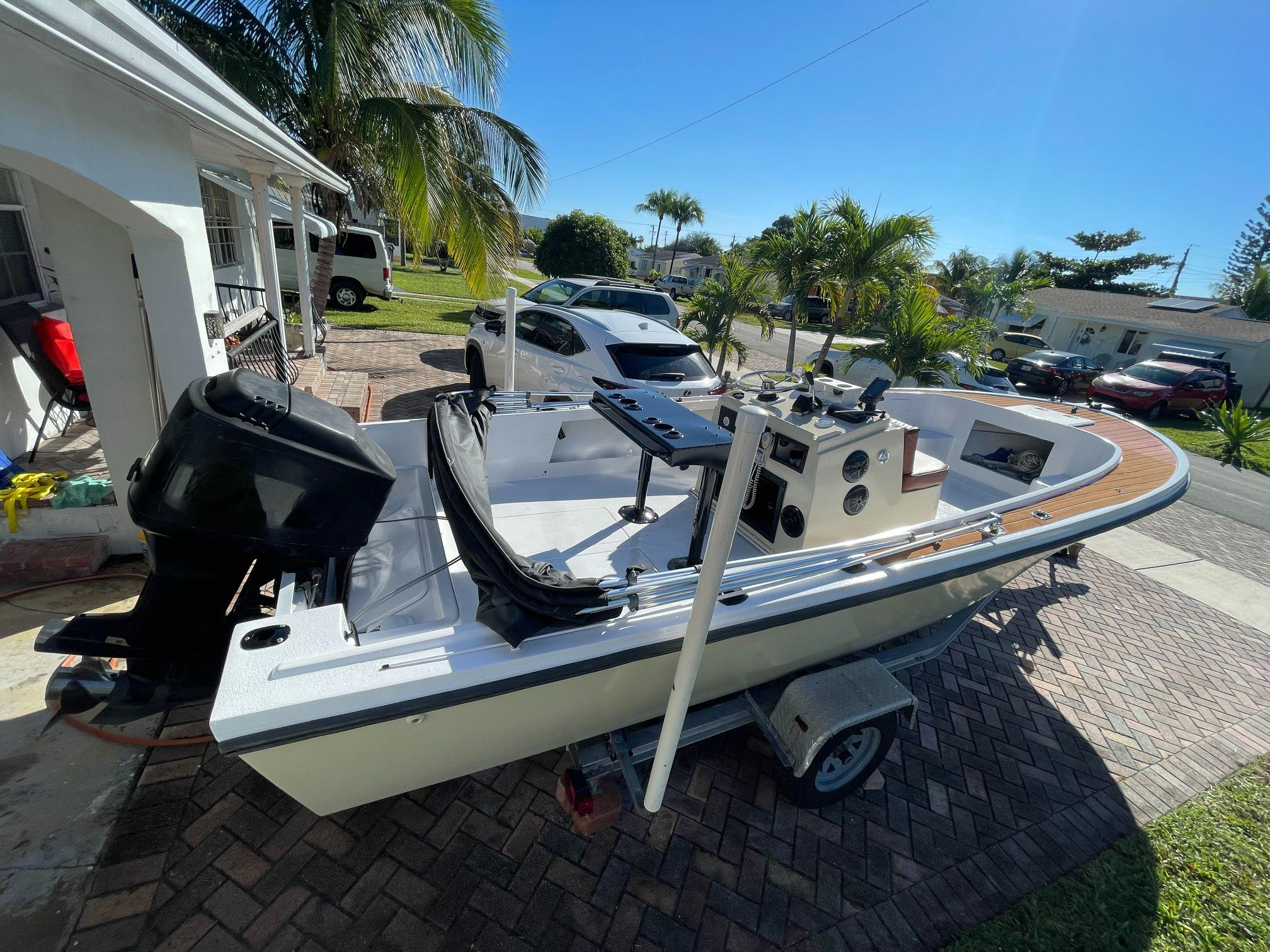 1976 MAKO 20' CENTER CONSOLE FISHING BOAT