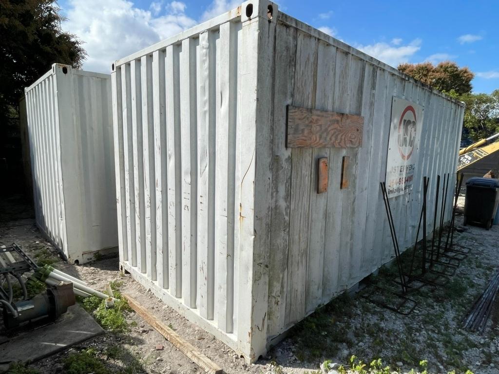 20' SHIPPING CONTAINER YEAR 2004