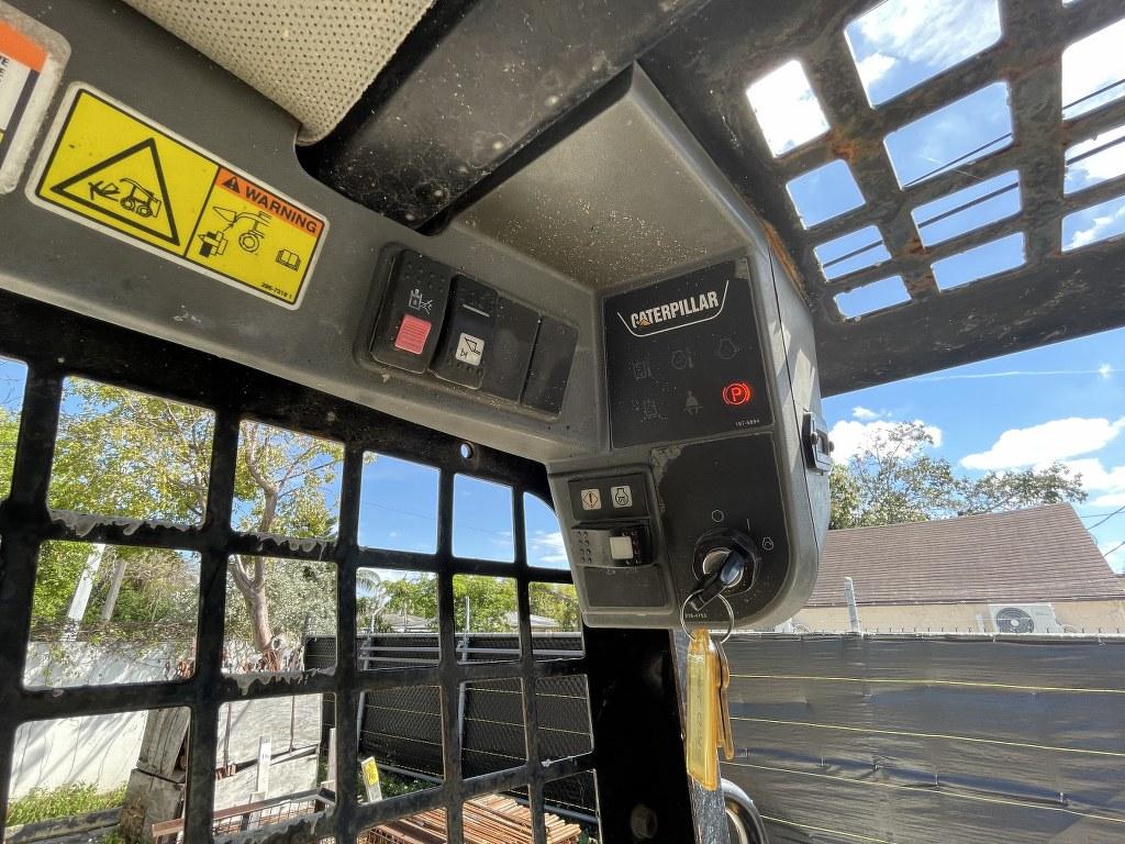 2011 CATERPILLAR MODEL 252B3 SKID STEER LOADER