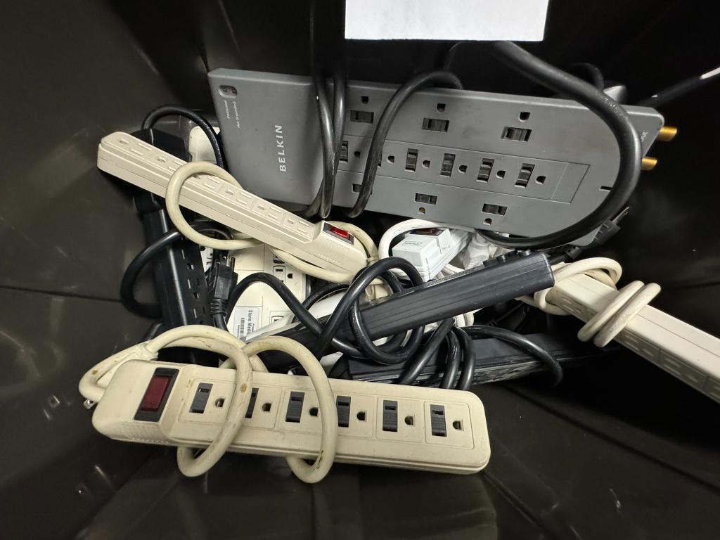 LOT CONSISTING OF ASSORTED POWER STRIPS