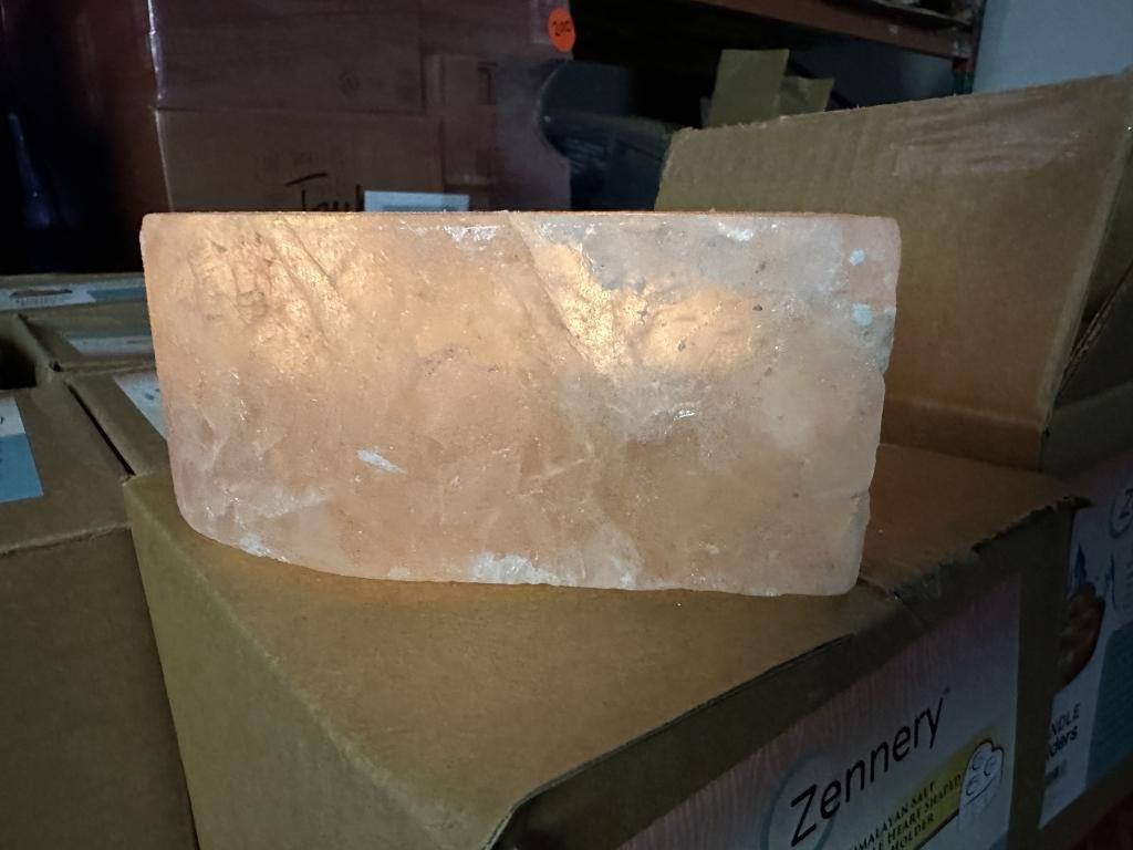 ZENNERY HIMALAYAN SALT 3 HOLE HEART SHAPED (NEW) (YOUR BID X QTY = TOTAL $)