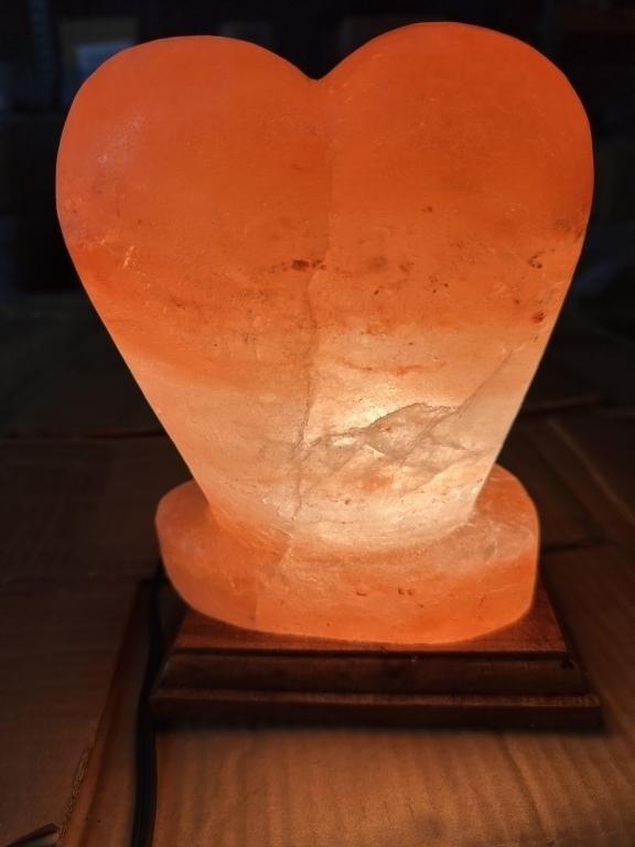 ZENNERY HIMALAYAN SALT LAMP HEART SHAPED (NEW) (YOUR BID X QTY = TOTAL $)