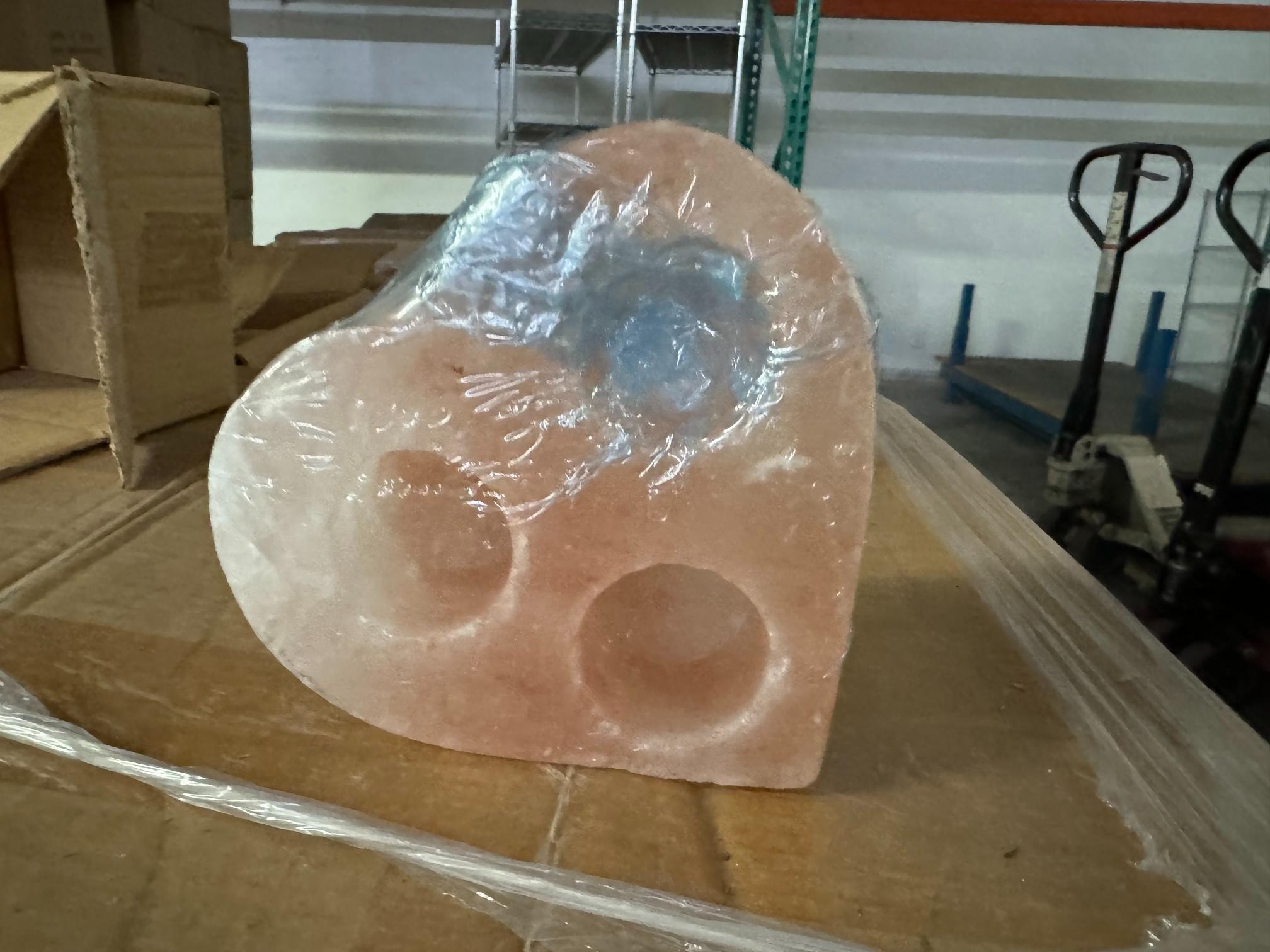 ZENNERY HIMALAYAN SALT 3 HOLE HEART SHAPED (NEW) (YOUR BID X QTY = TOTAL $)