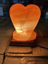 ZENNERY HIMALAYAN SALT LAMP HEART SHAPED (NEW) (YOUR BID X QTY = TOTAL $)