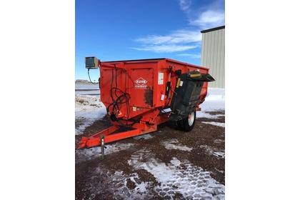 Kuhn Knight Knight 3130 Reel Augie Mixer Wagon