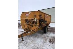 Kuhn Knight 3142 Reel Augie Mixer Wagon