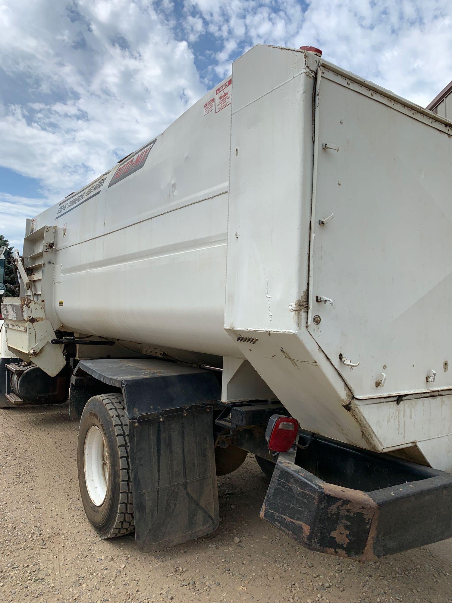 1995 Ford L8000 Feed Truck