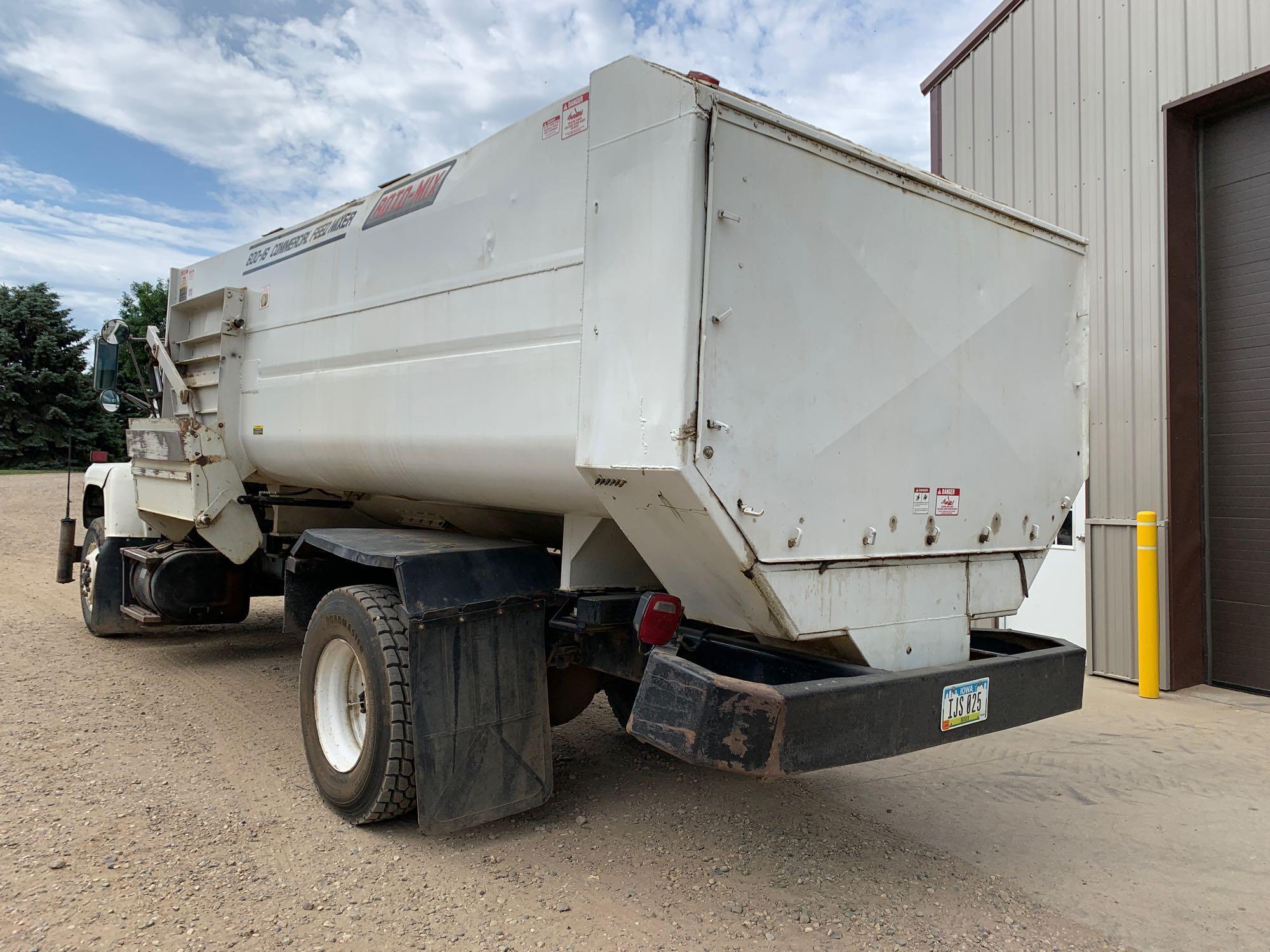 1995 Ford L8000 Feed Truck