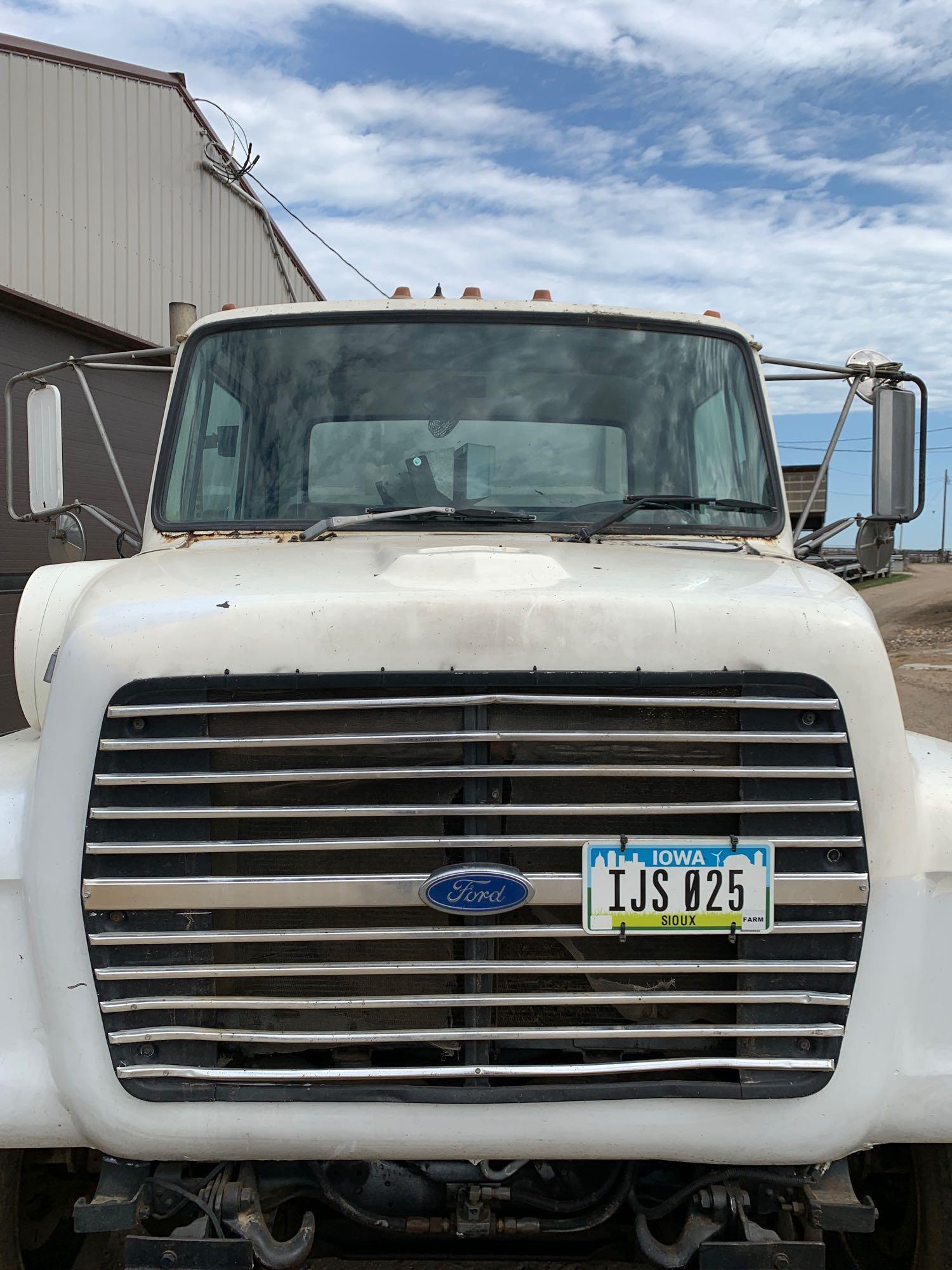 1995 Ford L8000 Feed Truck