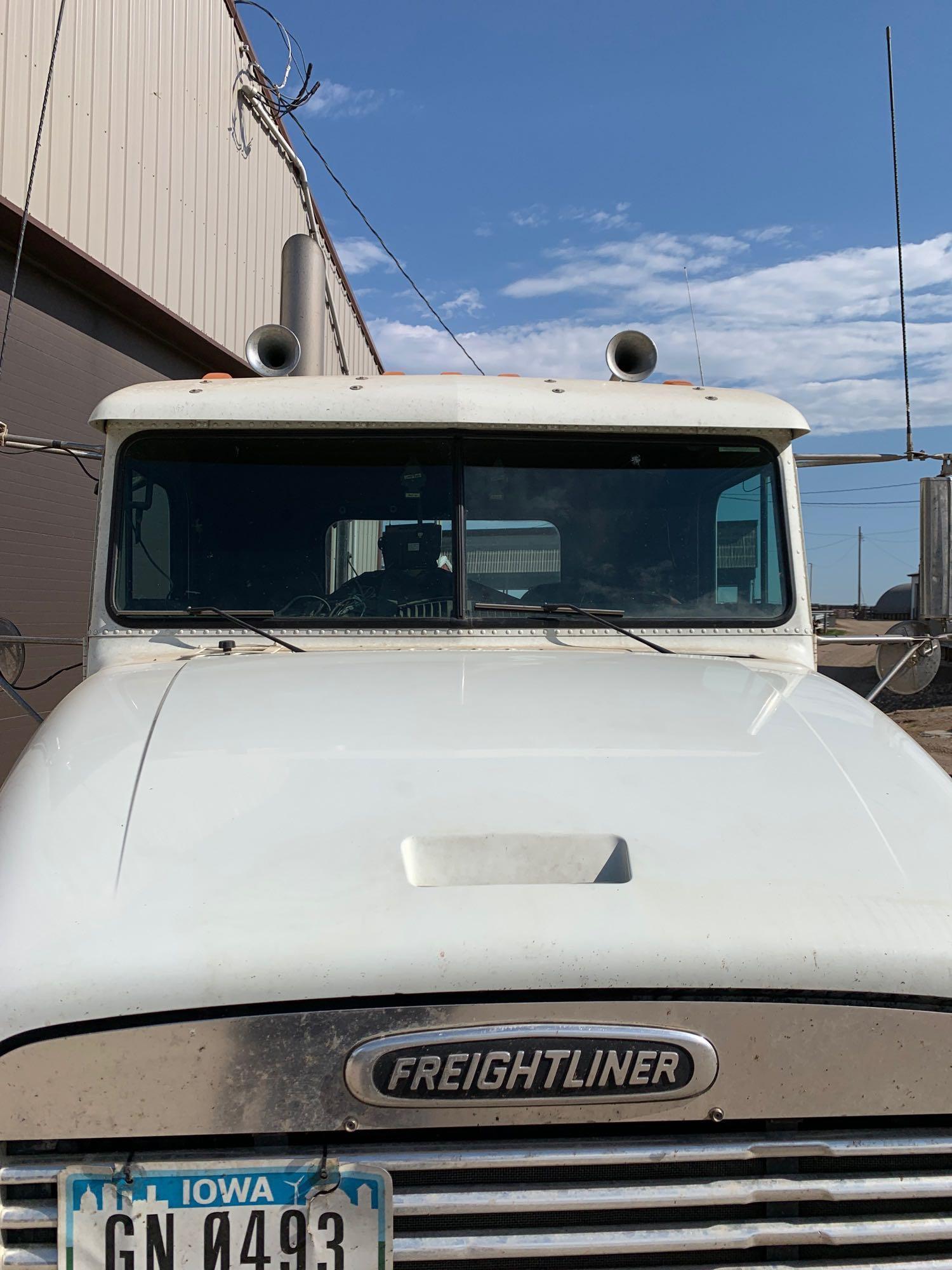 1998 Freightliner FLD112 Conventional Semi Tractor