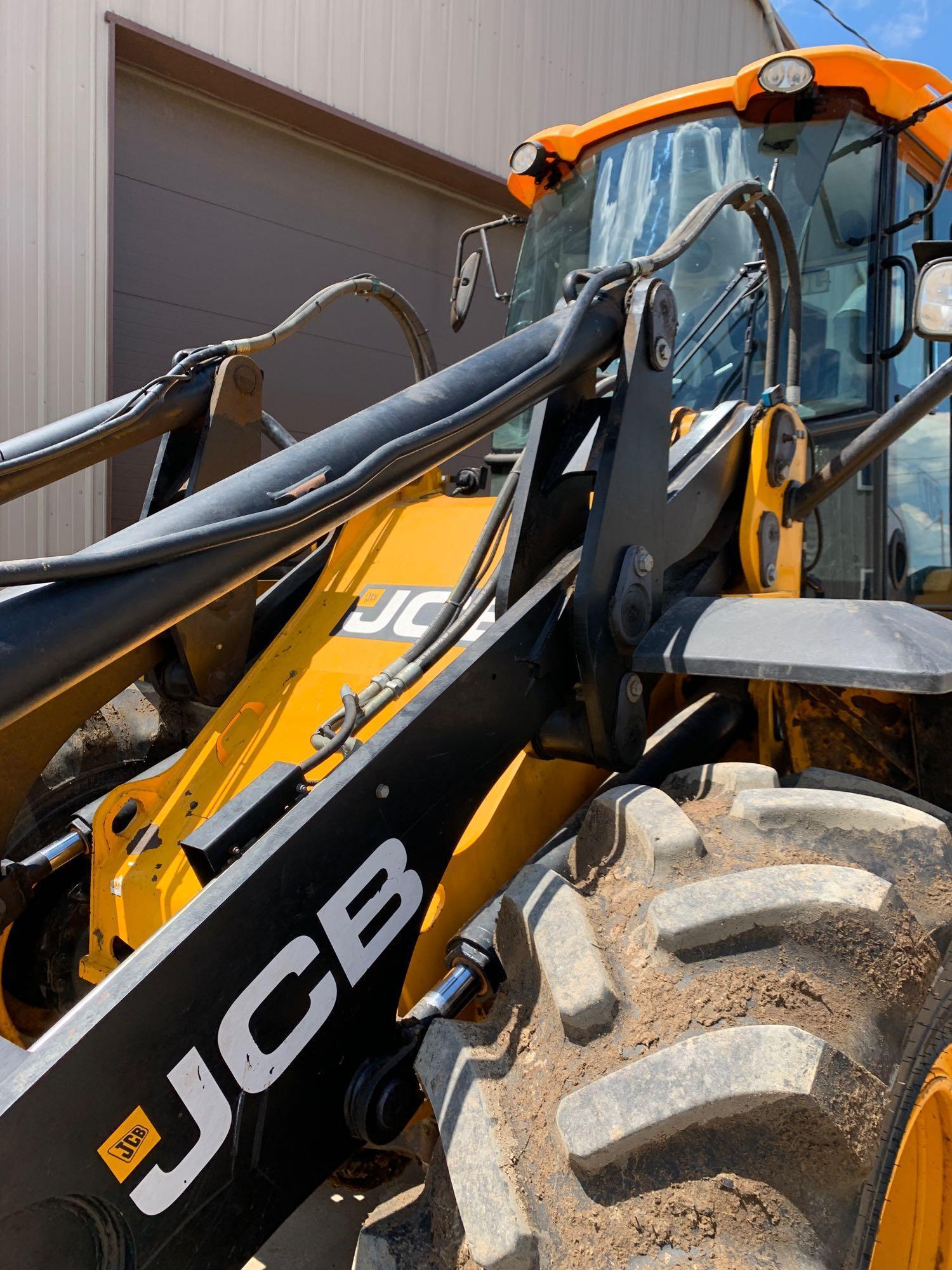 2015 JCB 427 Payloader--2nd Owner