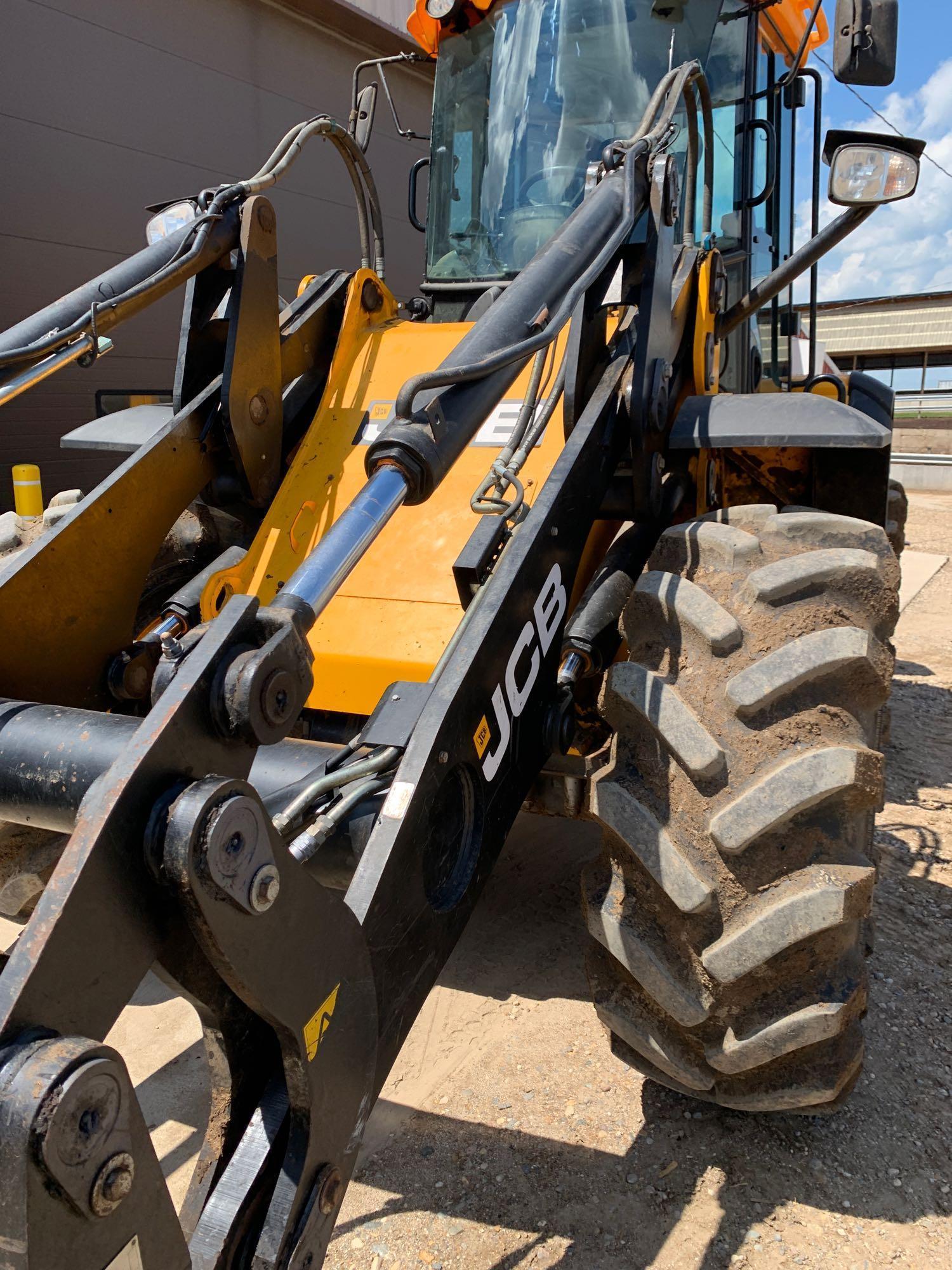 2015 JCB 427 Payloader--2nd Owner