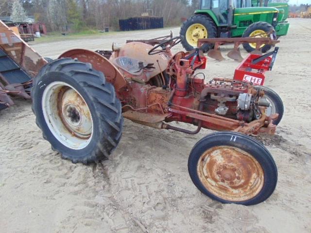 FORD 8N antique tractor (parts machine)