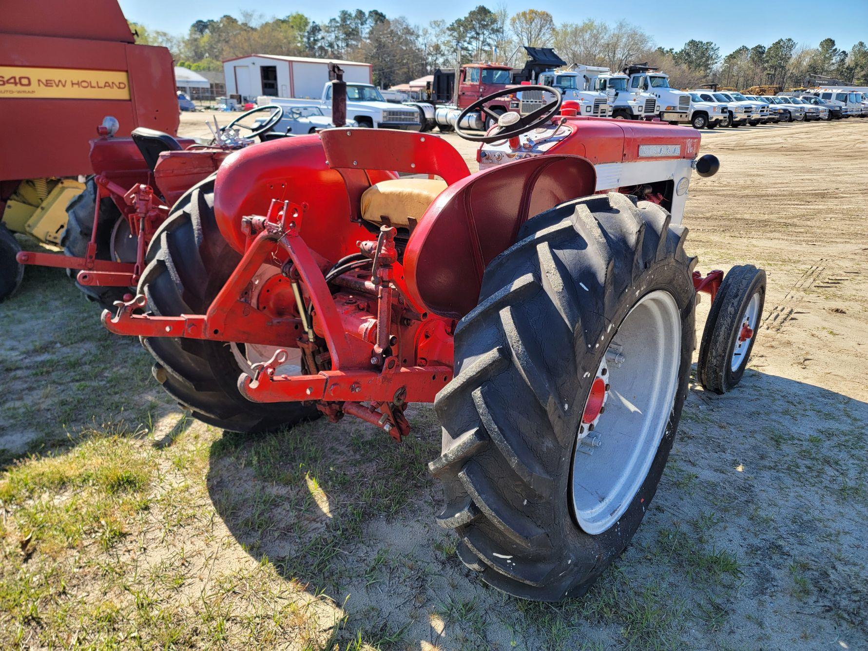 INTERNATIONAL 240 Utlity Farm Tractor, Rear Lift Arms, P.T.O, Gas Engine, 1