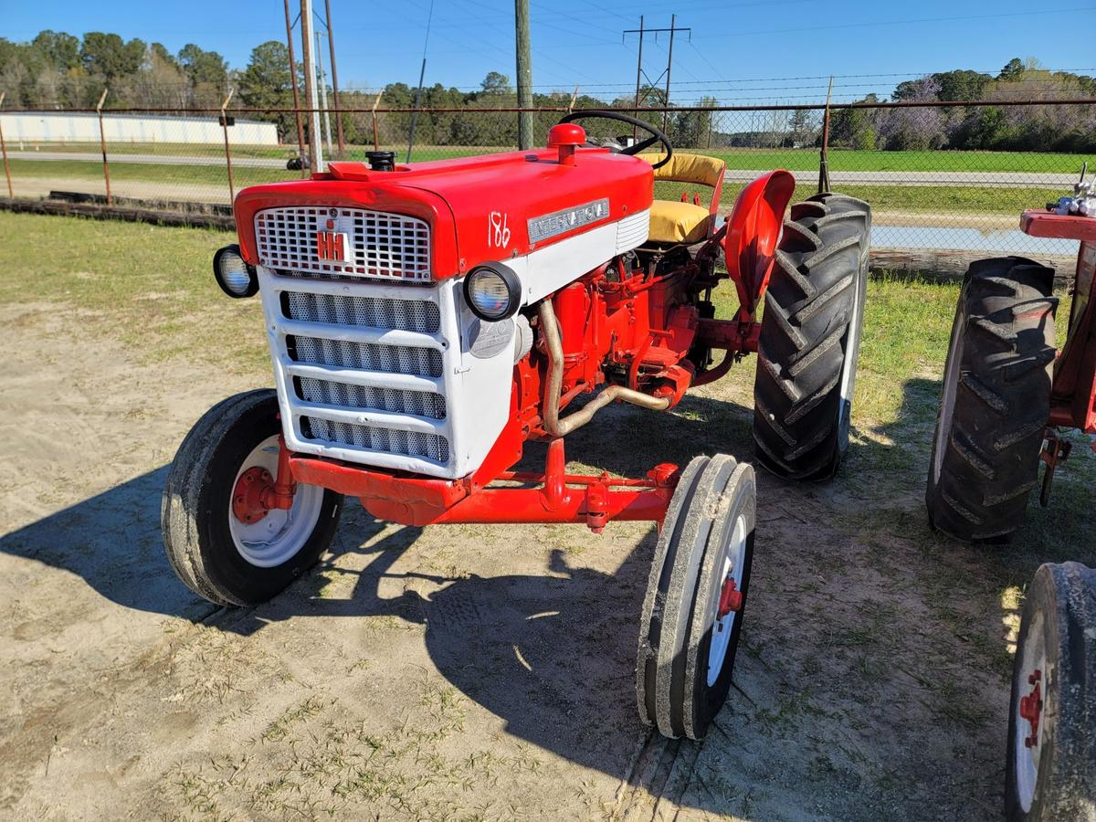 INTERNATIONAL 240 Utlity Farm Tractor, Rear Lift Arms, P.T.O, Gas Engine, 1