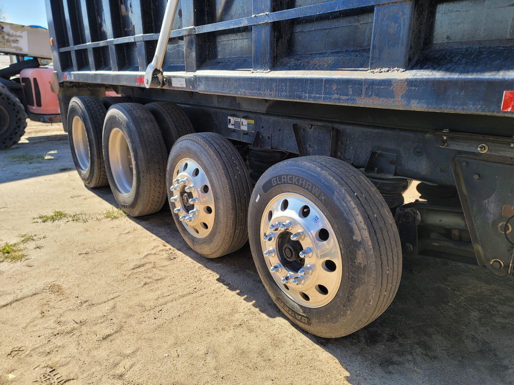 2001 MACK RD688S Quad Axle Dump Truck, Mack 460 engine, 8spd Auto miles:828