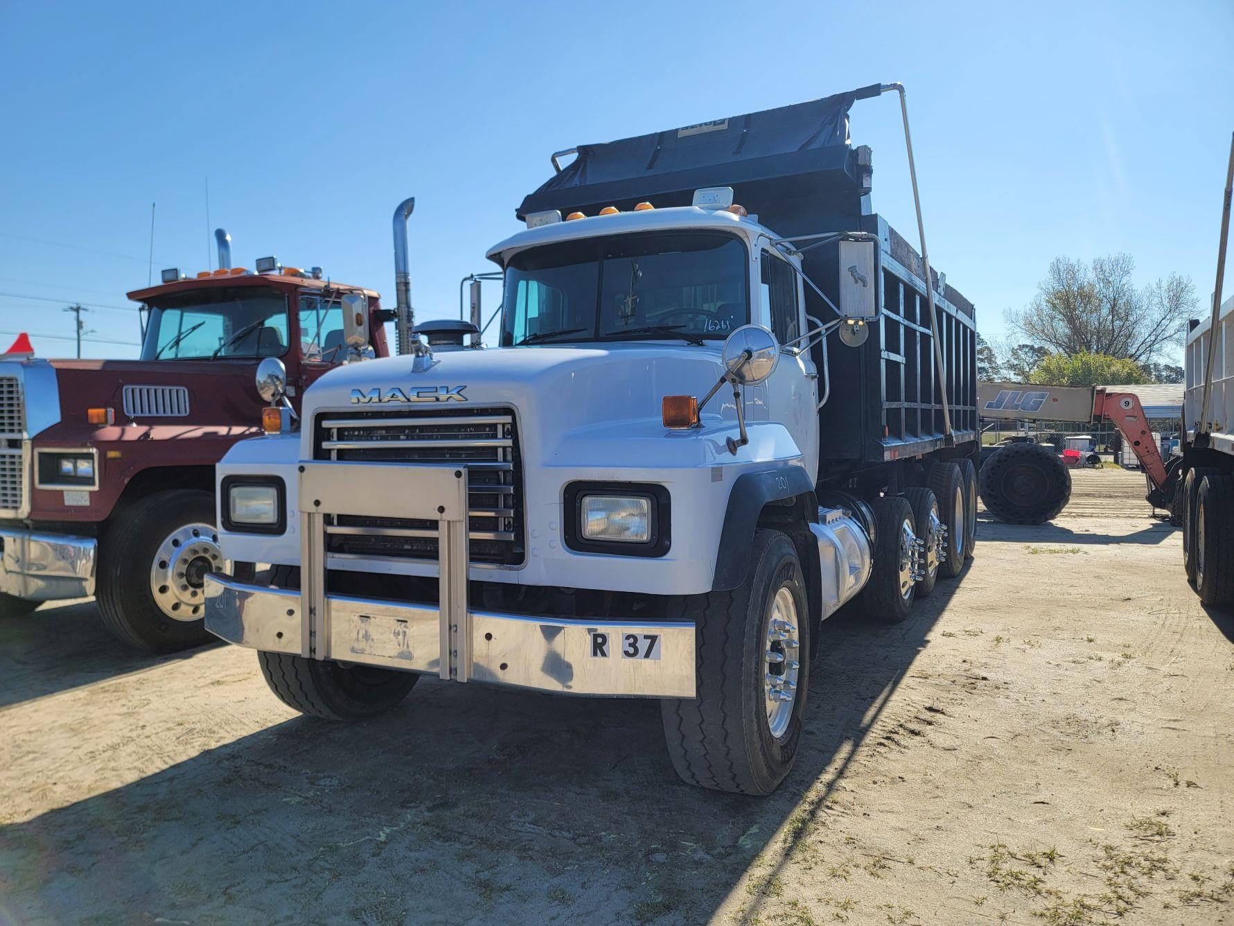 2001 MACK RD688S Quad Axle Dump Truck, Mack 460 engine, 8spd Auto miles:828