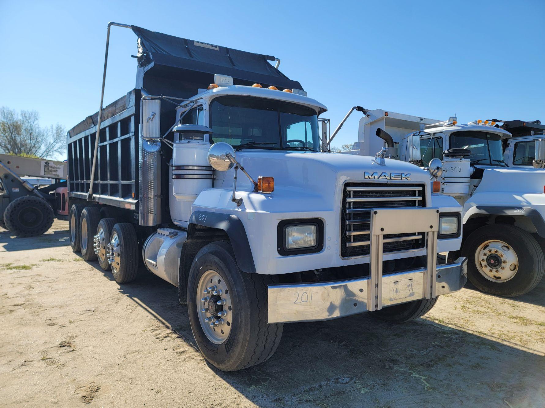 2001 MACK RD688S Quad Axle Dump Truck, Mack 460 engine, 8spd Auto miles:828