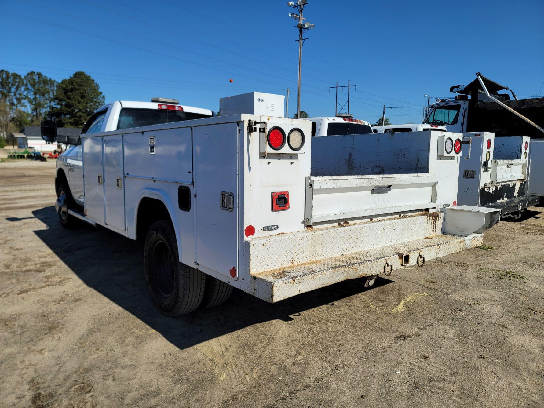 2015 DODGE RAM 3500 HD 2door Pickup, 6.4L engine, A/T, RKI Service Body mil