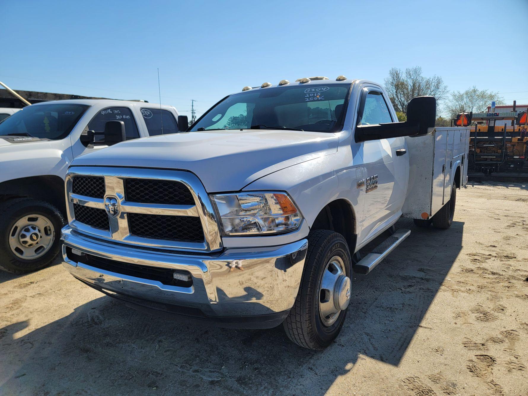 2015 DODGE RAM 3500 HD 2door Pickup, 6.4L engine, A/T, RKI Service Body mil