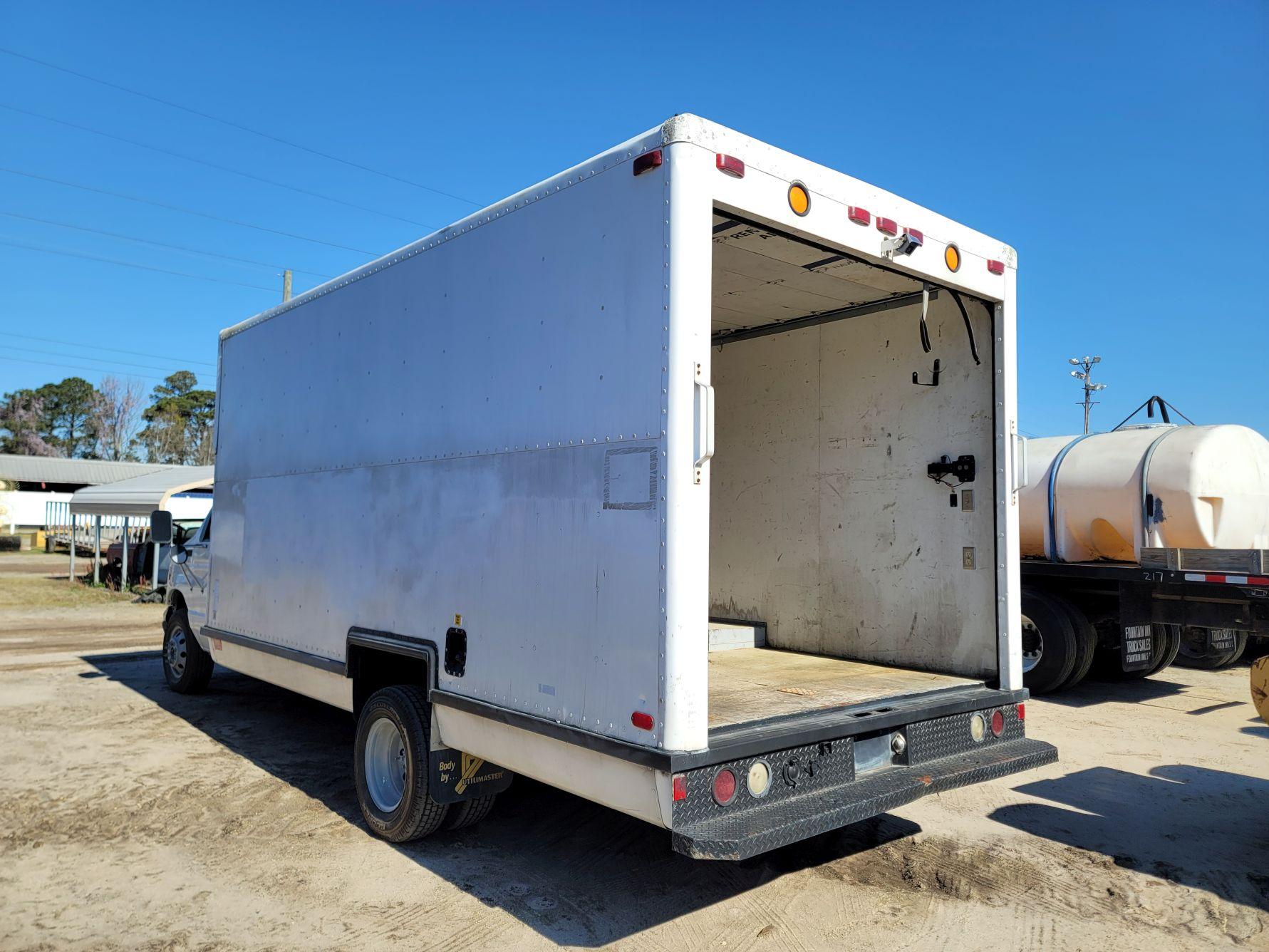 2001 FORD F450 Drybox, Powerstroke Diesel miles:122000 S/N:1FDXE45F71HA2004