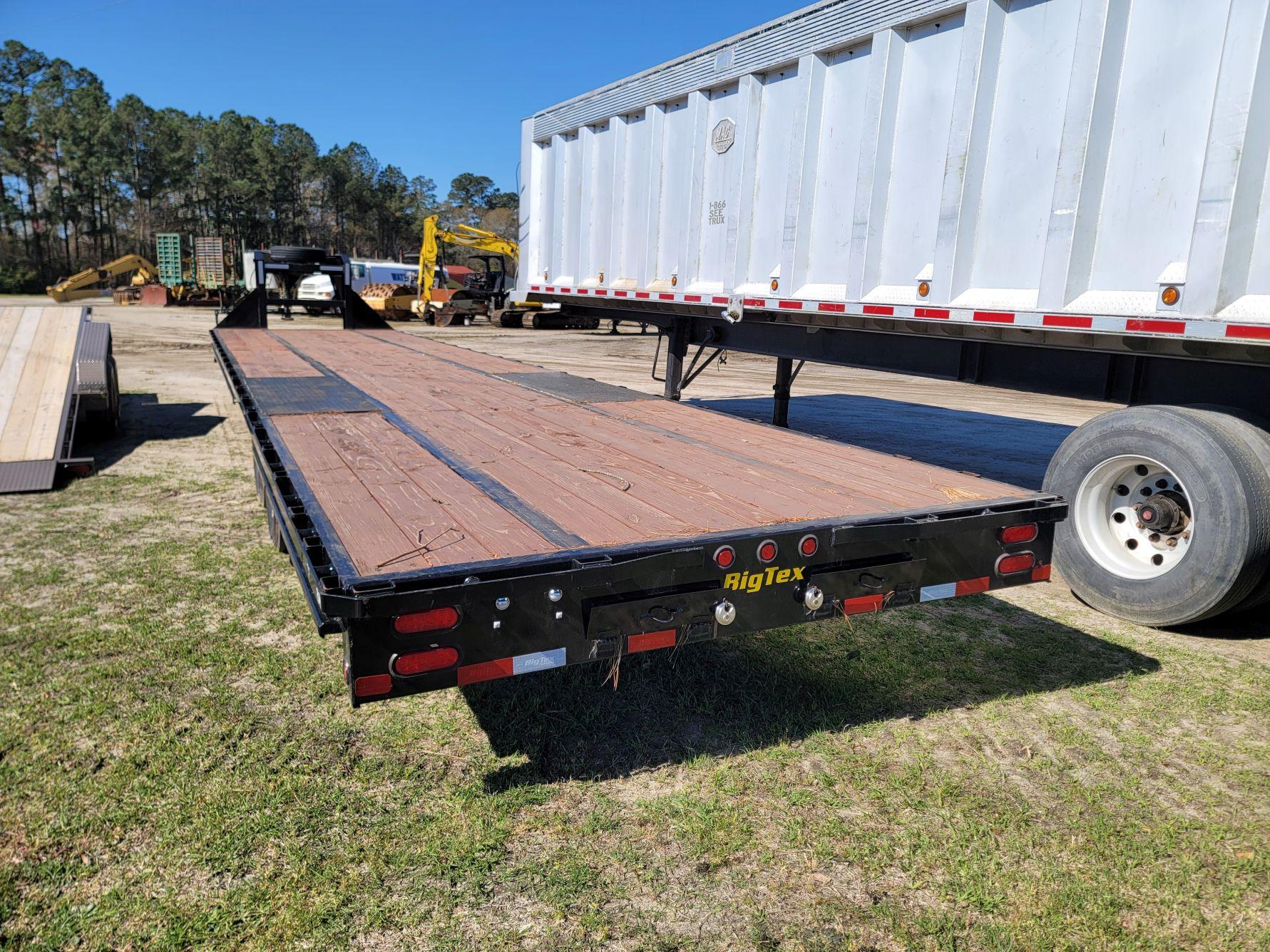 2021 BIG TEX 2GN T/A Gooseneck Trailer, 102inch x 40ft Gooseneck, 48inch Sp