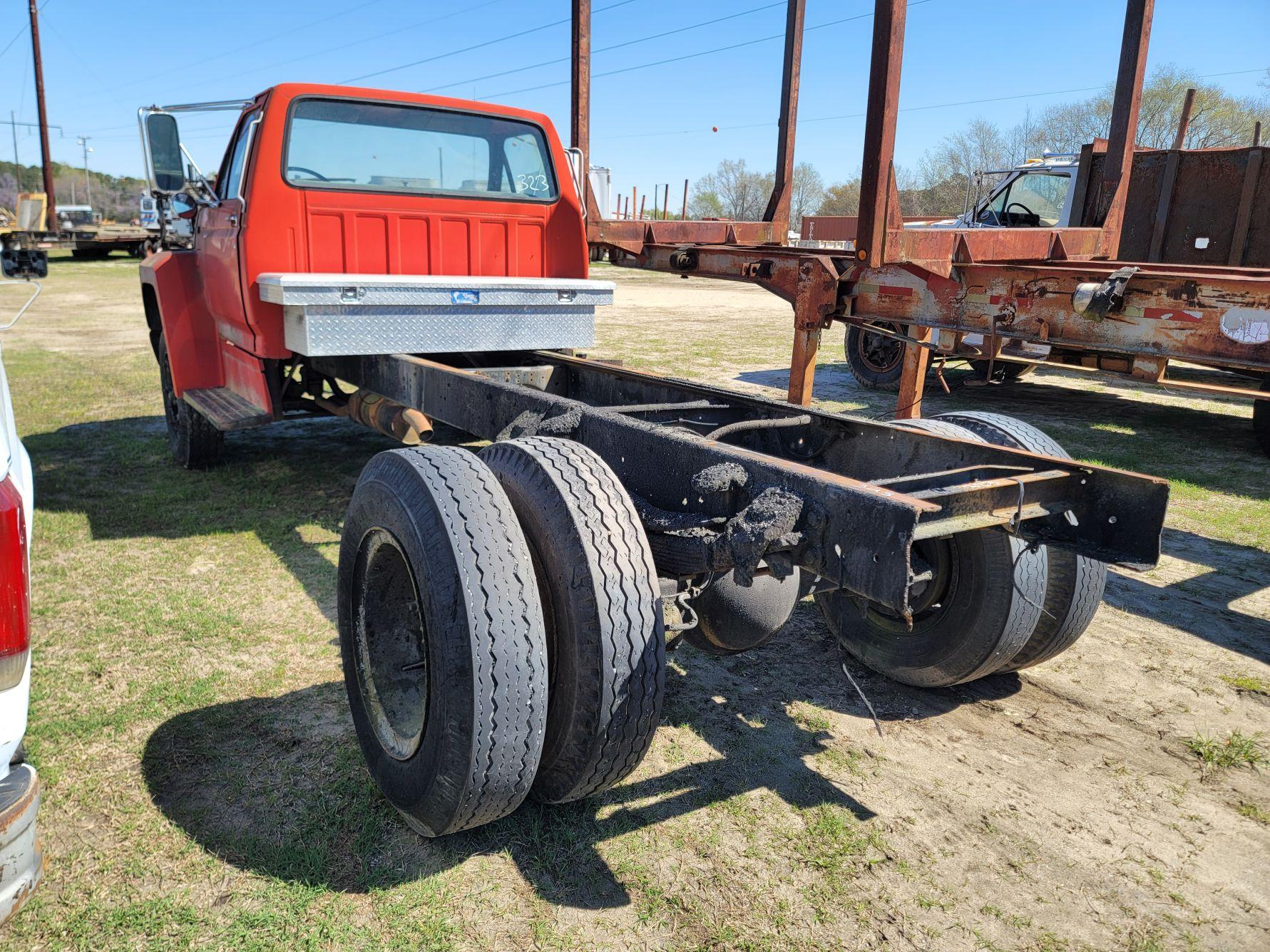 1987 FORD F700 Cab & Chassis, 370 gas engine, 4spd high & low, double frame