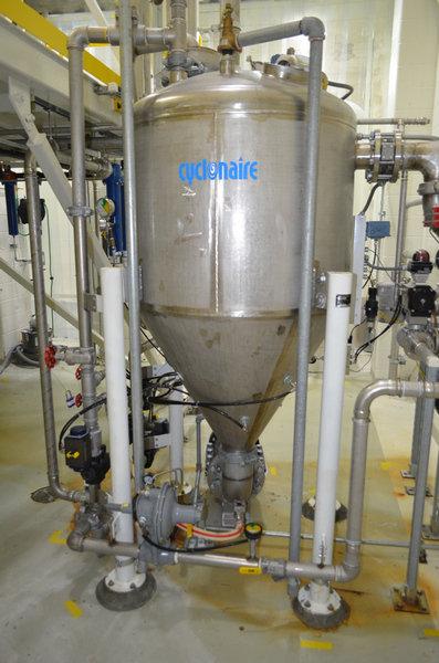 Cyclonaire Model DPV25B, Vacuum Loaded, Bottom Discharge Dense Phase Pneuma