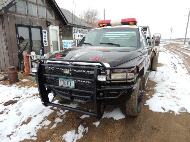 1998 Dodge Truck V10 engine, 5 speed manual transmission, 2 wheel drive, wi