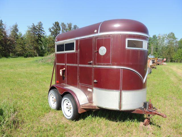 1988 WW 2 Horse Trailer tandem axel Vin:2459