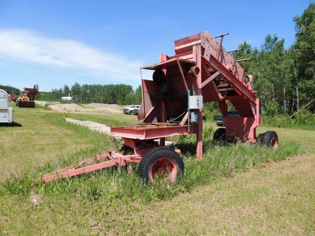 Screening plant with wash bars