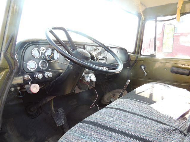 1973 International with international gas engine, auto transmission, tandem