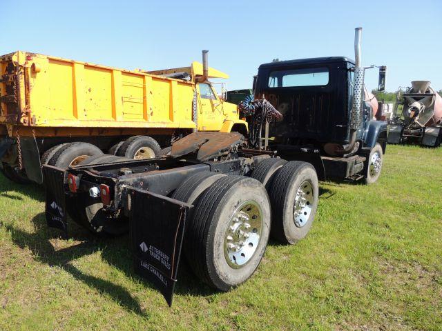 1979 International Semi S Tractor, 3208 Cat engine 5 and 4 manual, wet kit,